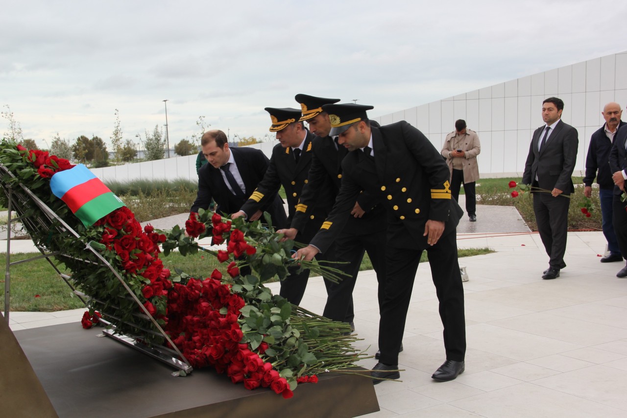 Dövlət Dəniz və Liman Agentliyinin kollektivi Zəfər Parkını ziyarət edib - FOTOLAR